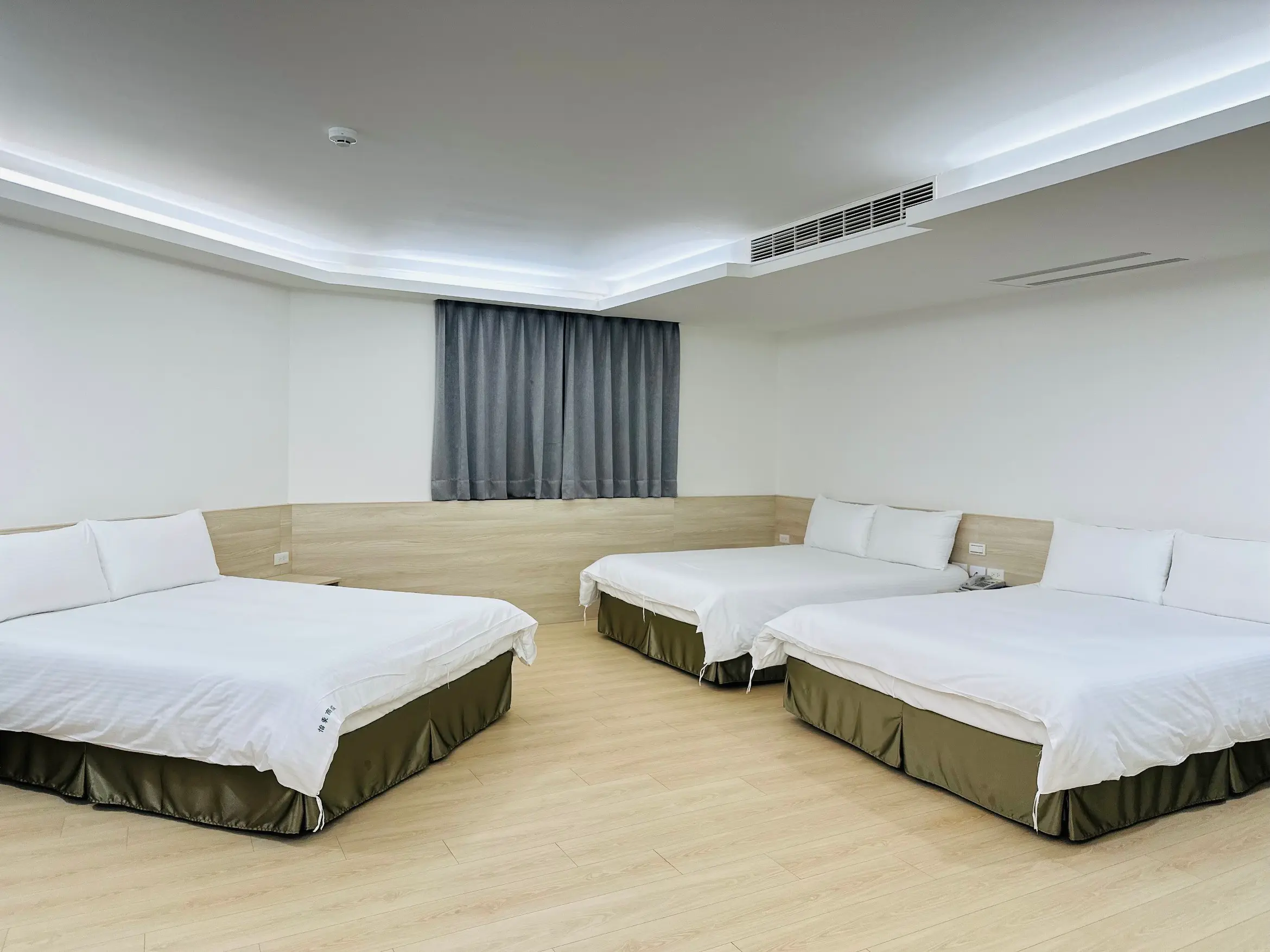 ＳＴ豪華六人房【三大床】