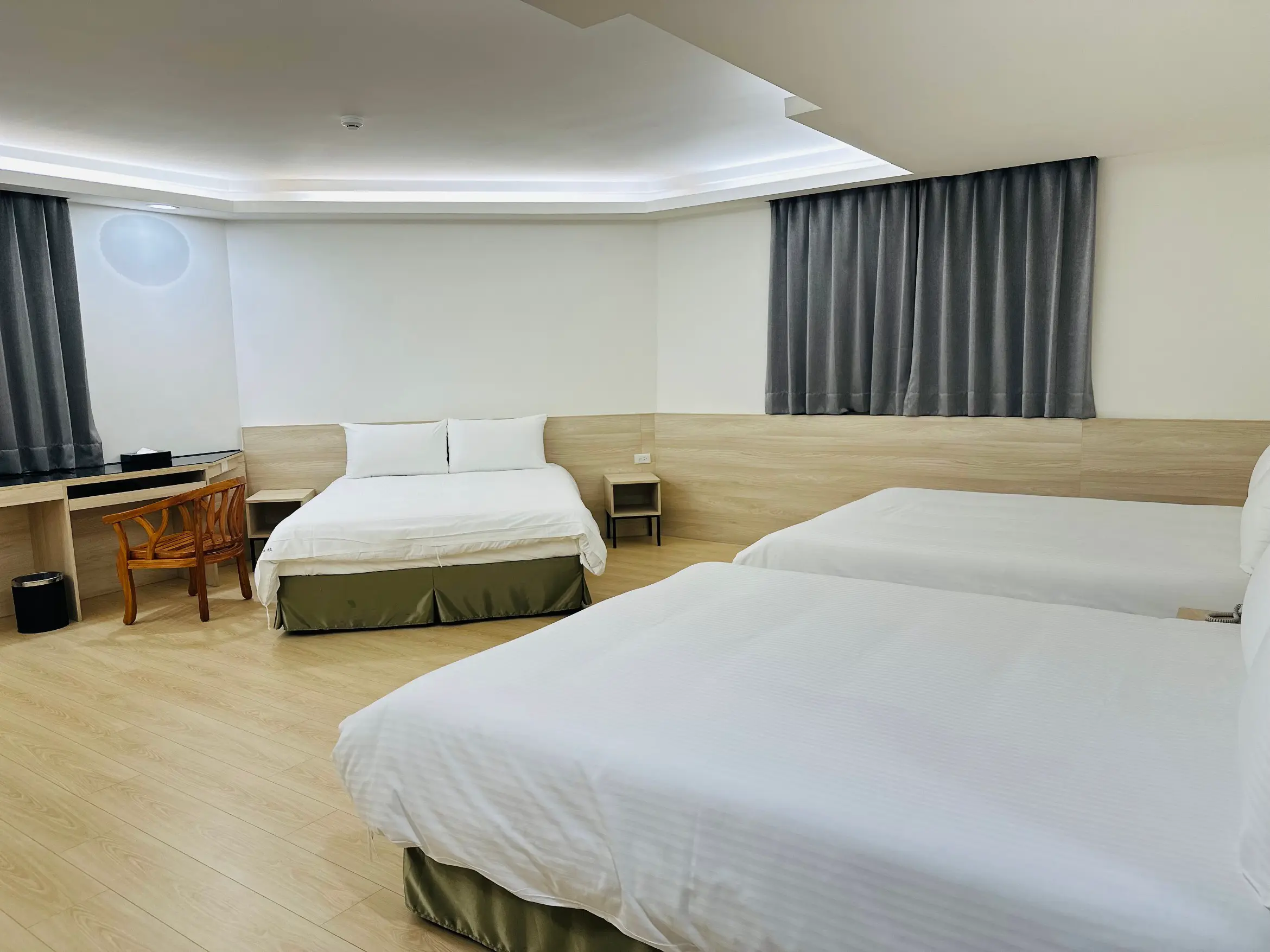 ＳＴ豪華六人房【三大床】