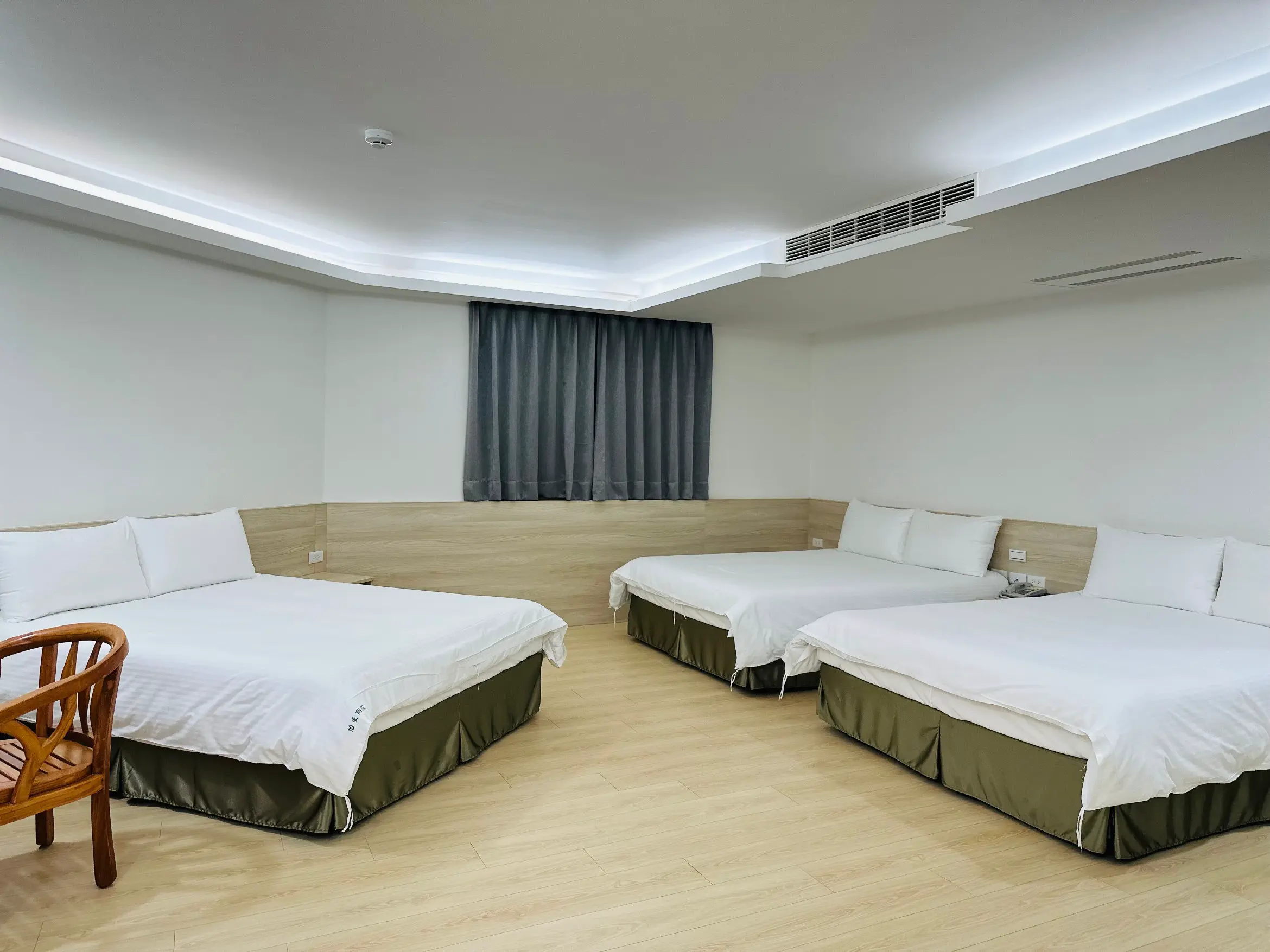 ＳＴ豪華六人房【三大床】